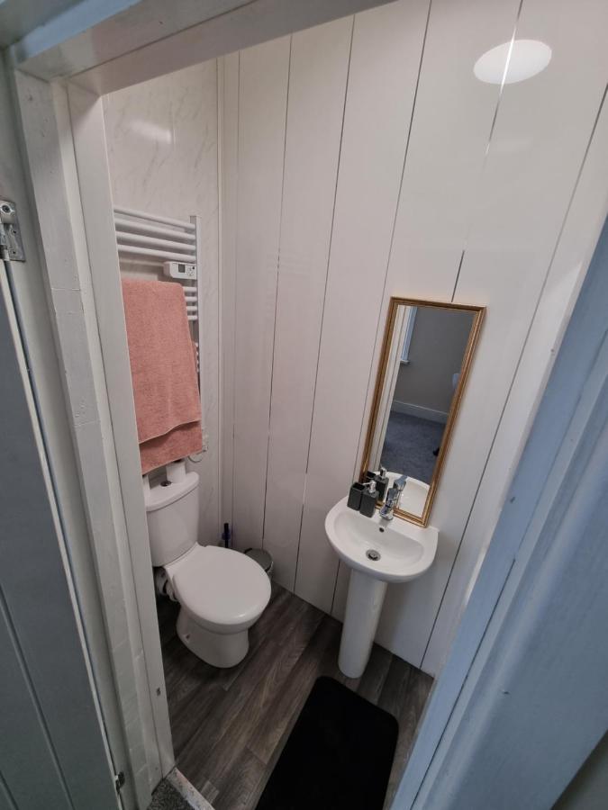 Immaculate 5-bed House Up To 8 People In Wallsend Holiday home